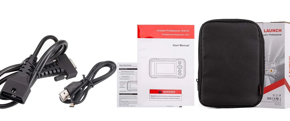 Accesoriile scoase din cutie: cablul de diagnoză cu mufă OBD2, cablul de încărcare, manualul și husa textilă neagră